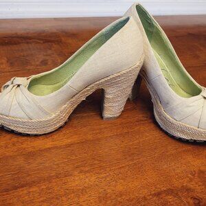 Blowfish ~ Sz 7 ~ “Vanamo” ~ Platform Heels ~ NWT